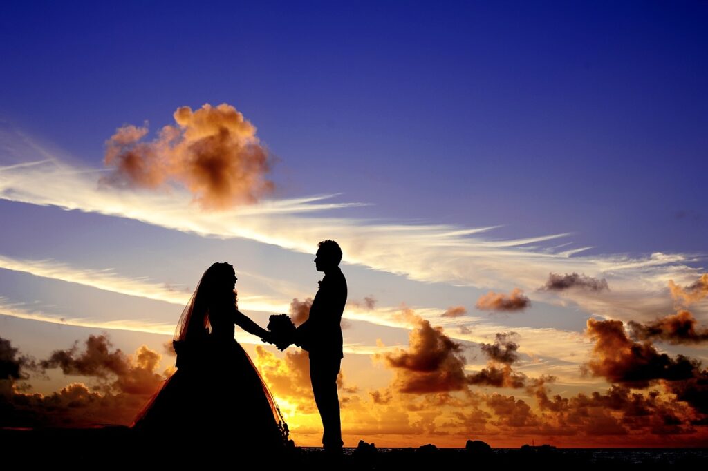 sunset, wedding, silhouettes-698501.jpg